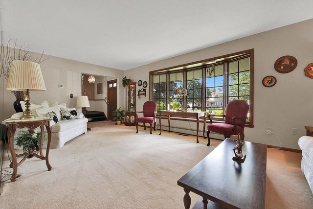 N89W17151 Highland COURT, Menomonee Falls, WI 53051