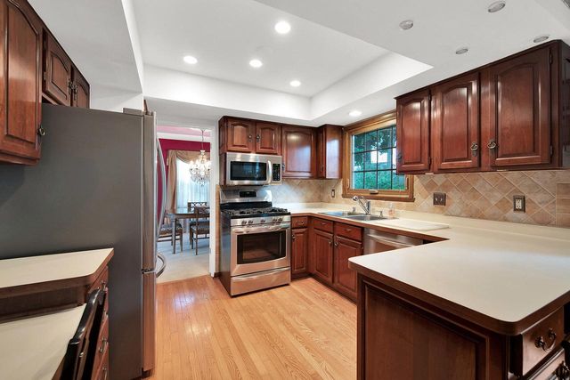 N89W17151 Highland COURT, Menomonee Falls, WI 53051