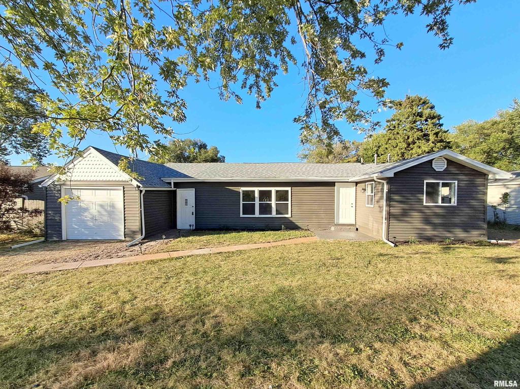 108 HILLMAN Street, Washington, IL 61571