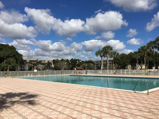 3161 NW 47th Terrace 311, Lauderdale Lakes, FL 33319