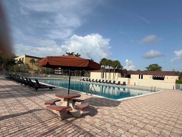3161 NW 47th Terrace 311, Lauderdale Lakes, FL 33319