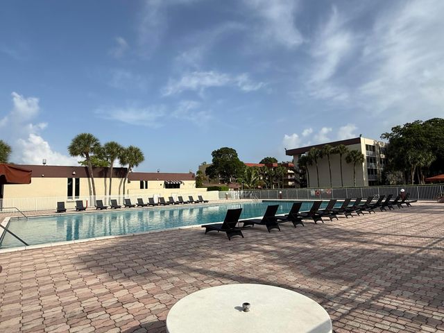 3161 NW 47th Terrace 311, Lauderdale Lakes, FL 33319