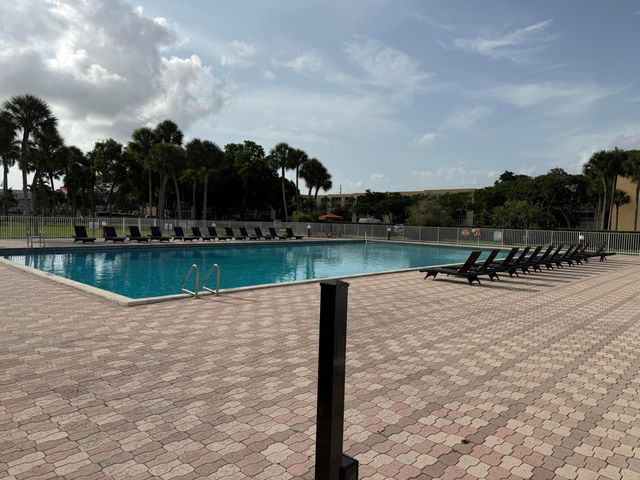 3161 NW 47th Terrace 311, Lauderdale Lakes, FL 33319