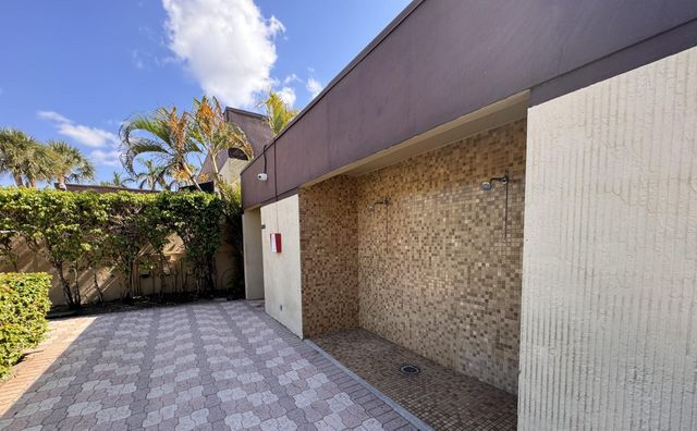 3161 NW 47th Terrace 311, Lauderdale Lakes, FL 33319