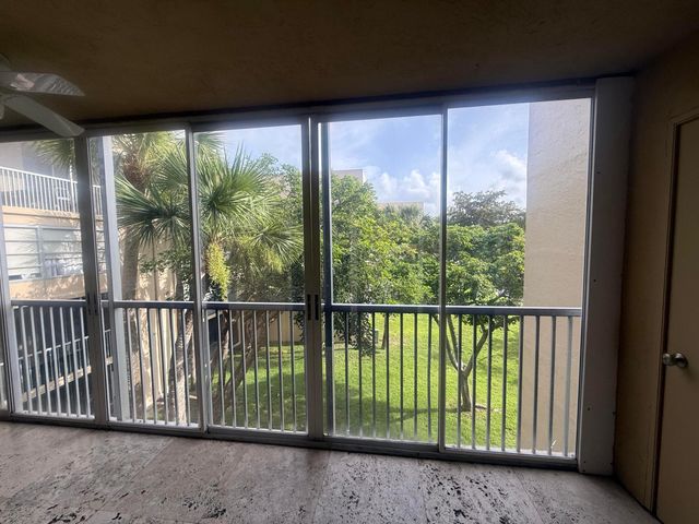 3161 NW 47th Terrace 311, Lauderdale Lakes, FL 33319