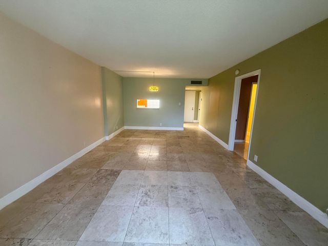 3161 NW 47th Terrace 311, Lauderdale Lakes, FL 33319