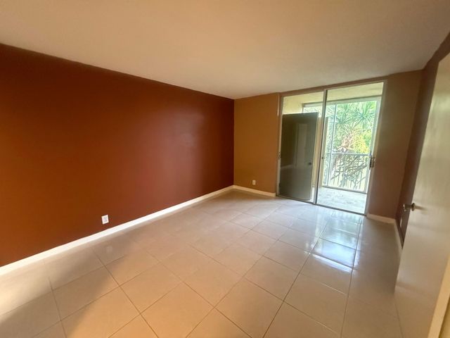 3161 NW 47th Terrace 311, Lauderdale Lakes, FL 33319