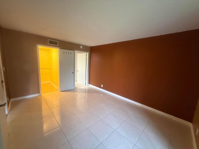 3161 NW 47th Terrace 311, Lauderdale Lakes, FL 33319