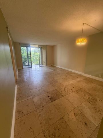 3161 NW 47th Terrace 311, Lauderdale Lakes, FL 33319