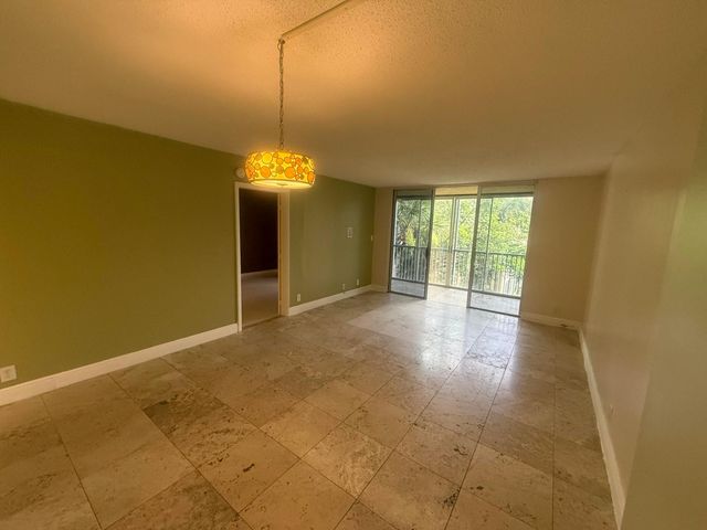 3161 NW 47th Terrace 311, Lauderdale Lakes, FL 33319