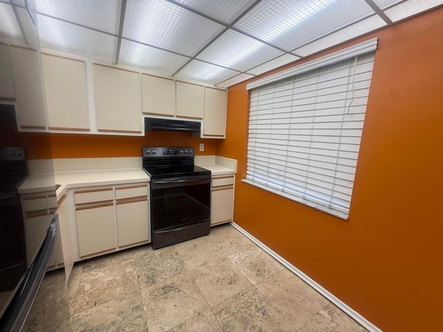 3161 NW 47th Terrace 311, Lauderdale Lakes, FL 33319