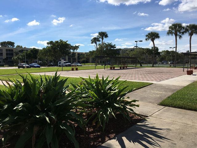 3161 NW 47th Terrace 311, Lauderdale Lakes, FL 33319