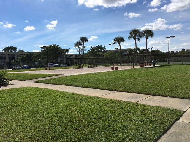 3161 NW 47th Terrace 311, Lauderdale Lakes, FL 33319