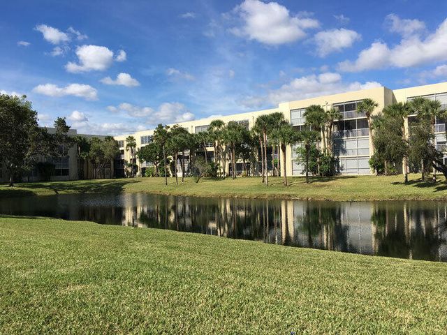 3161 NW 47th Terrace 311, Lauderdale Lakes, FL 33319