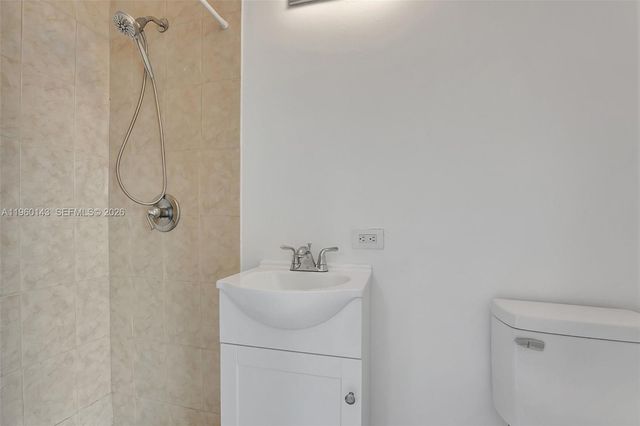 701 NE 8th St, Pompano Beach, FL 33060