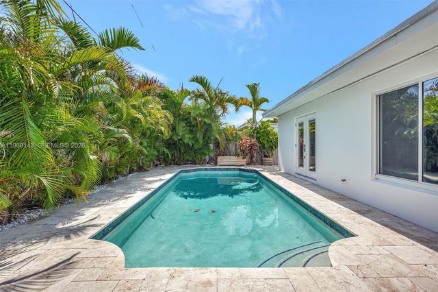 701 NE 8th St, Pompano Beach, FL 33060