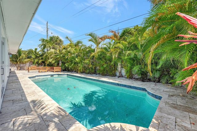 701 NE 8th St, Pompano Beach, FL 33060