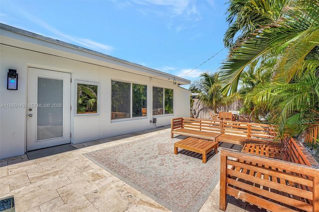 701 NE 8th St, Pompano Beach, FL 33060