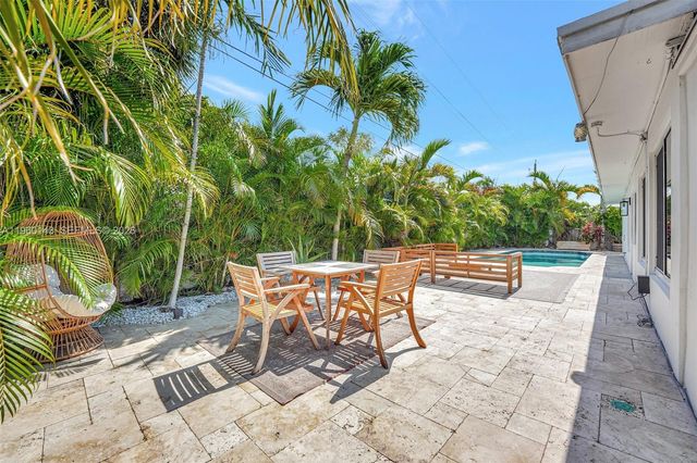 701 NE 8th St, Pompano Beach, FL 33060