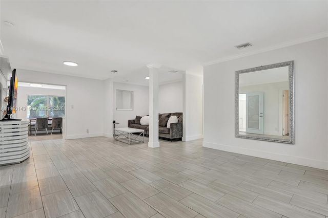 701 NE 8th St, Pompano Beach, FL 33060