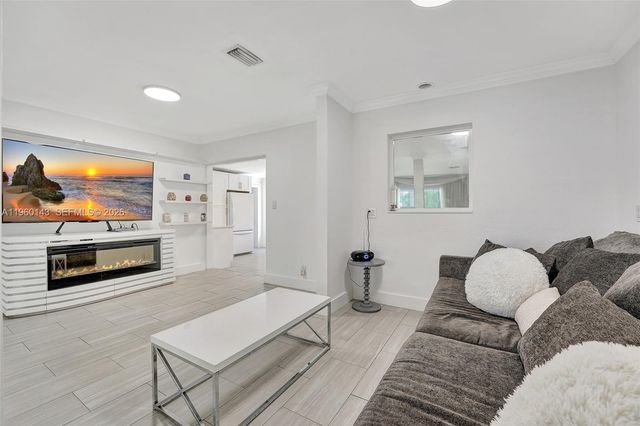 701 NE 8th St, Pompano Beach, FL 33060