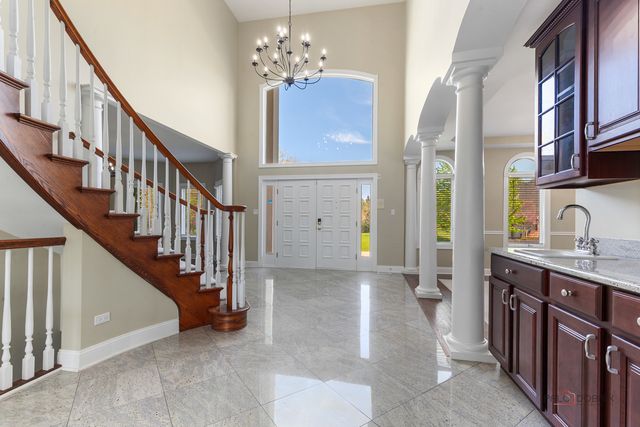 1 Enclave Way, Hawthorn Woods, IL 60047