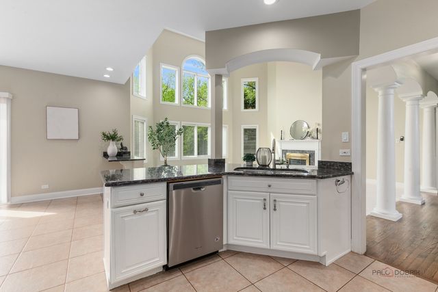 1 Enclave Way, Hawthorn Woods, IL 60047