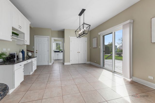 1 Enclave Way, Hawthorn Woods, IL 60047