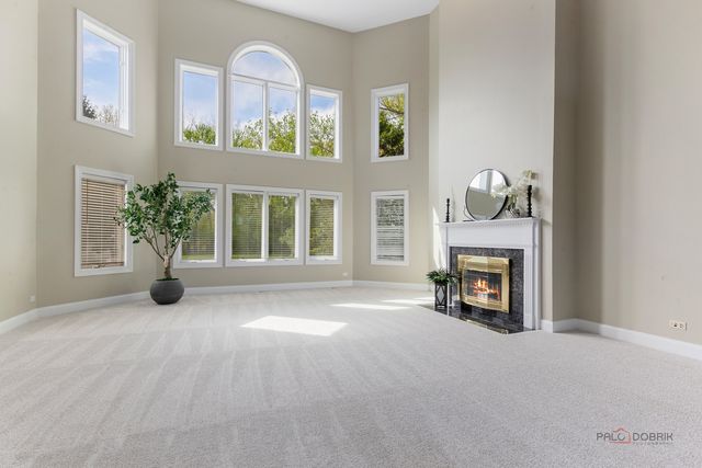 1 Enclave Way, Hawthorn Woods, IL 60047