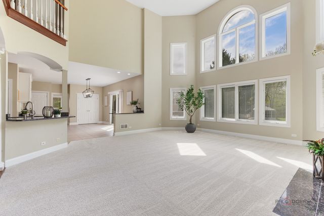 1 Enclave Way, Hawthorn Woods, IL 60047
