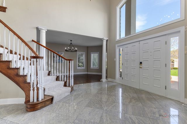 1 Enclave Way, Hawthorn Woods, IL 60047