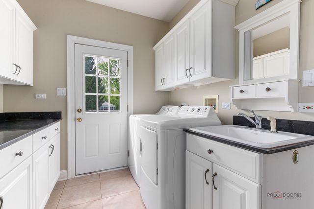 1 Enclave Way, Hawthorn Woods, IL 60047