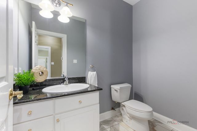 1 Enclave Way, Hawthorn Woods, IL 60047