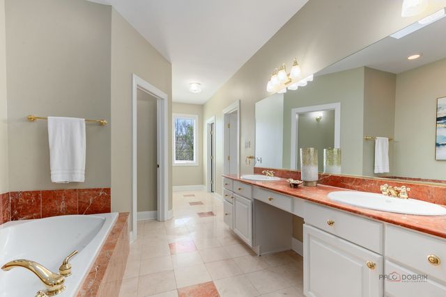 1 Enclave Way, Hawthorn Woods, IL 60047
