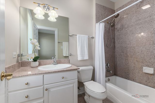 1 Enclave Way, Hawthorn Woods, IL 60047