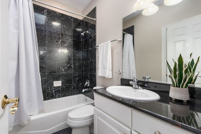 1 Enclave Way, Hawthorn Woods, IL 60047