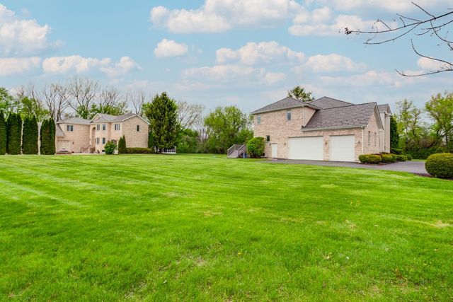 1 Enclave Way, Hawthorn Woods, IL 60047