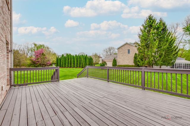 1 Enclave Way, Hawthorn Woods, IL 60047