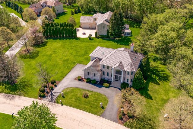 1 Enclave Way, Hawthorn Woods, IL 60047