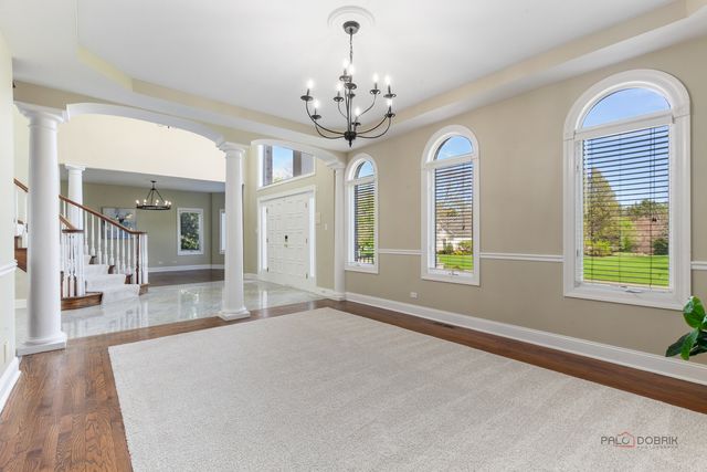 1 Enclave Way, Hawthorn Woods, IL 60047