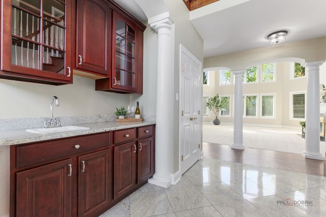 1 Enclave Way, Hawthorn Woods, IL 60047