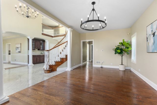 1 Enclave Way, Hawthorn Woods, IL 60047