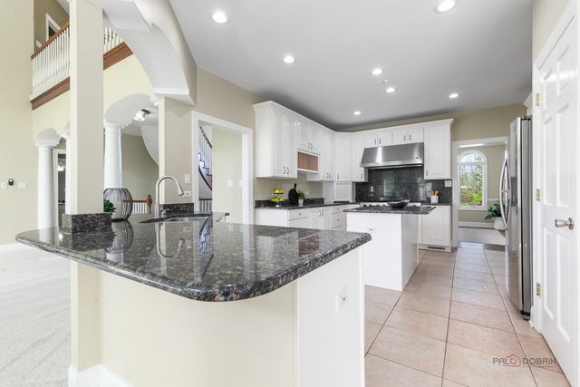 1 Enclave Way, Hawthorn Woods, IL 60047