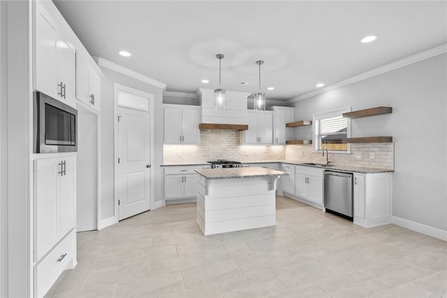 2404 Charles Street, Pea Ridge, AR 72751