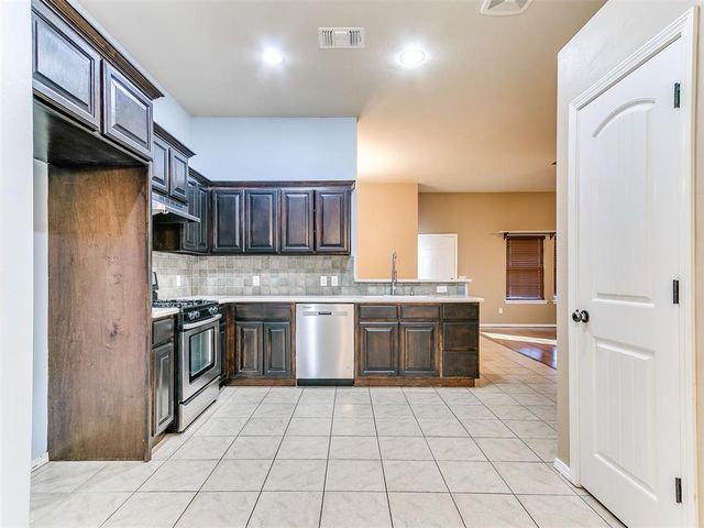 2709 Fawn Lily Road, Oklahoma City, OK 73128