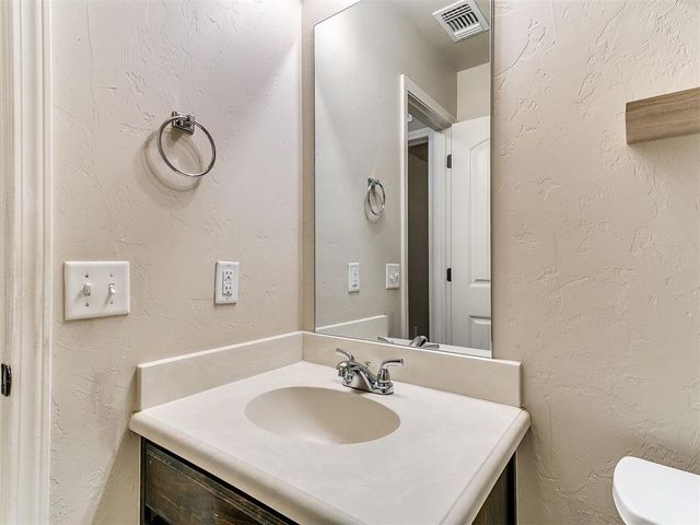 2709 Fawn Lily Road, Oklahoma City, OK 73128