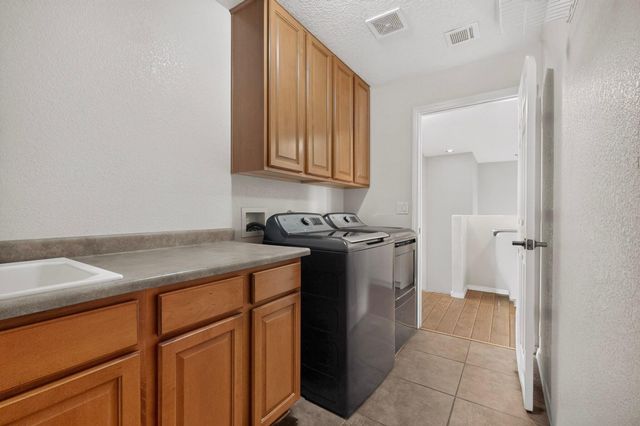 7240 N Tree Line Avenue NW, Albuquerque, NM 87114