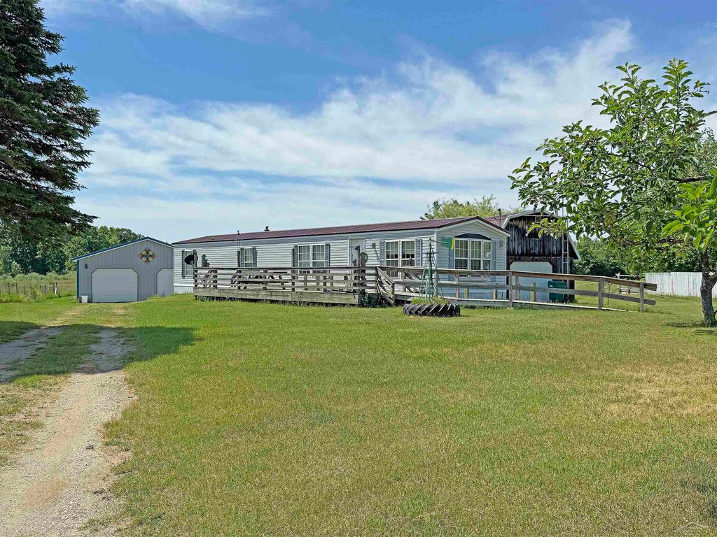 300 E Winegars Road, Hay Twp, MI 48624