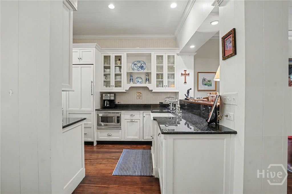 Image 6 of property listing at 466 Belted Kingfisher Lane, Richmond Hill, GA 31324