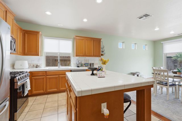 1428 N Leila Street, Visalia, CA 93291